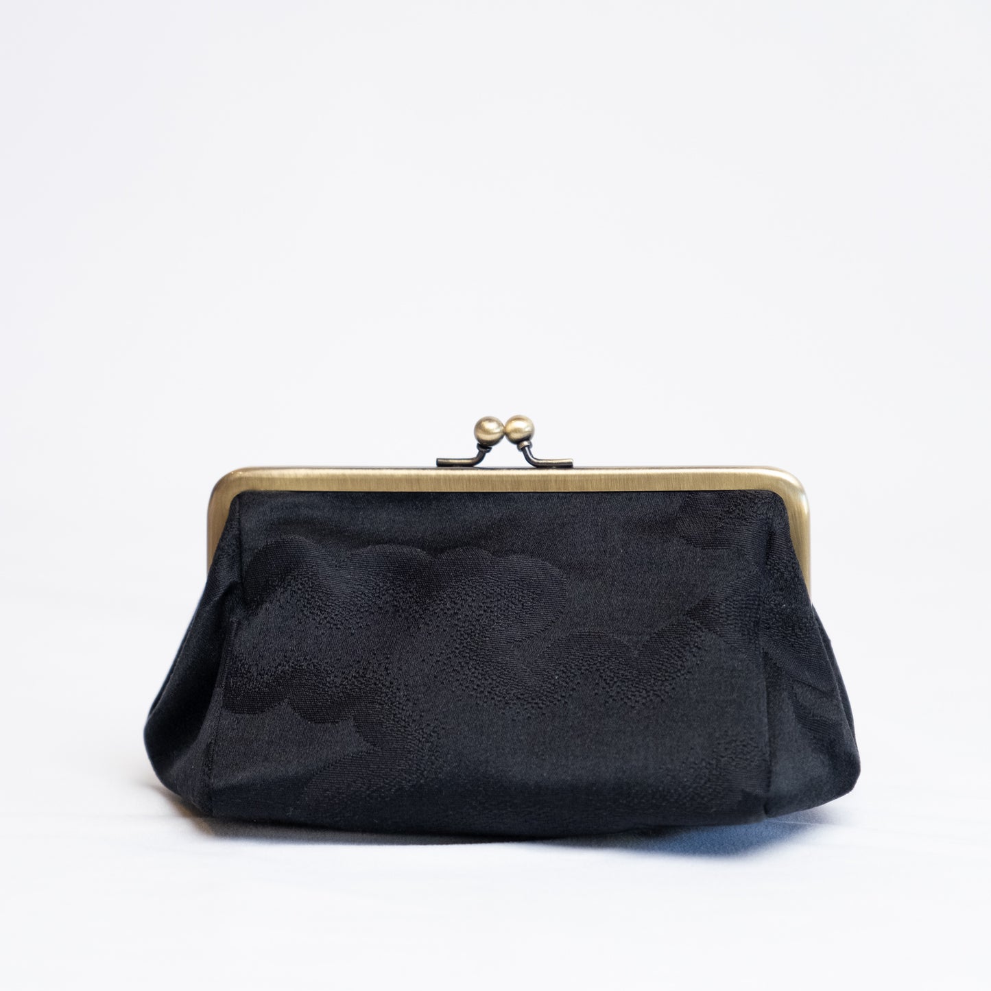 Pochette à fermoir kimono noir | Nuages et chrysanthème 2