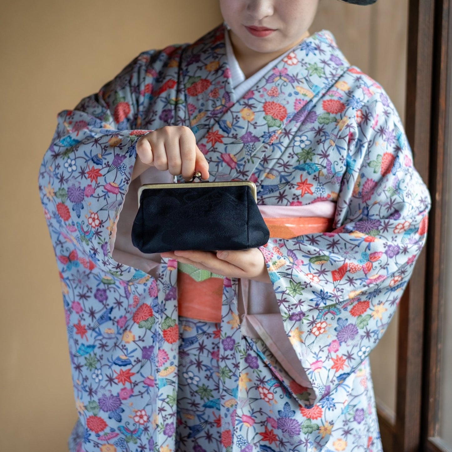 Pochette à fermoir kimono noir | Nuages et chrysanthème 2