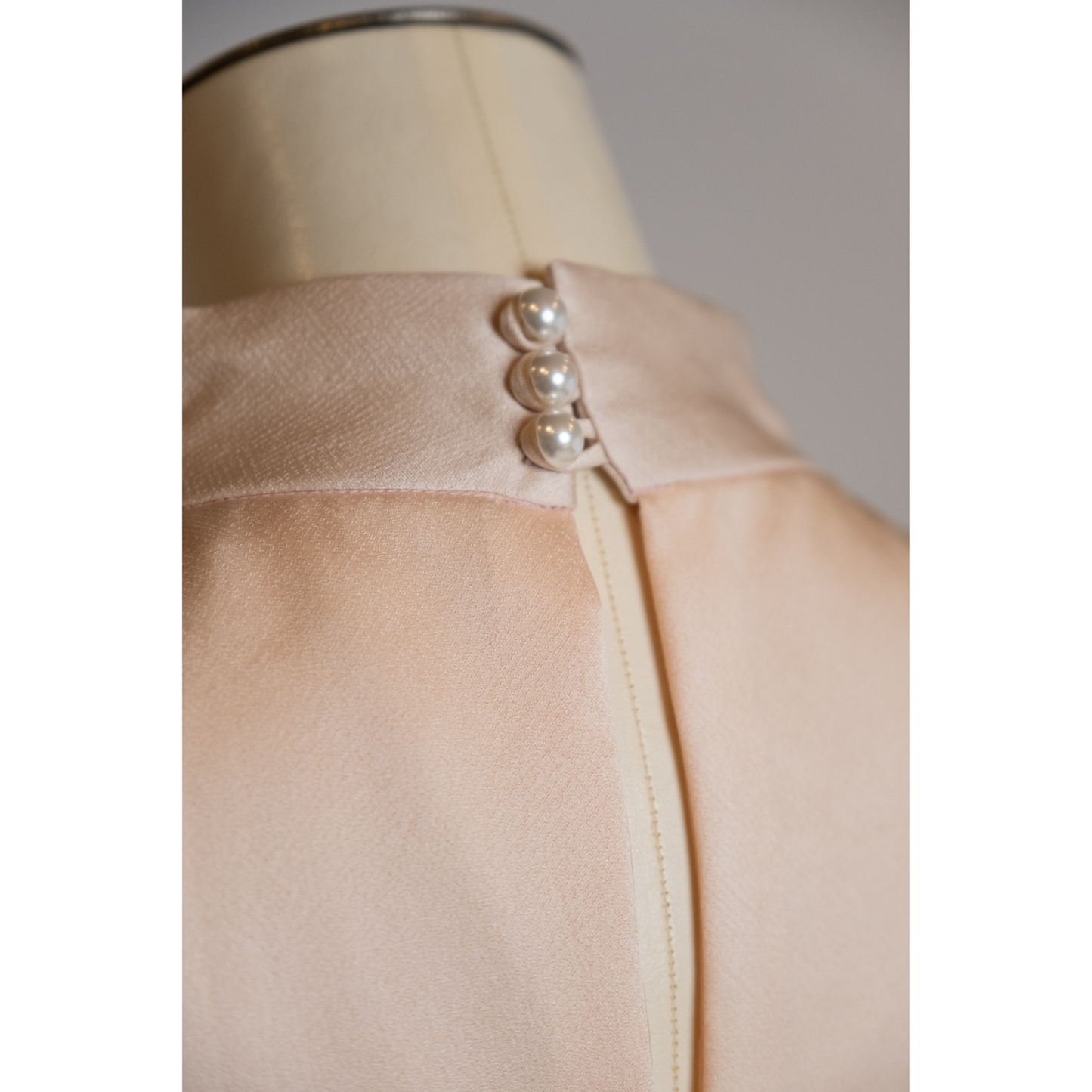 Robe dos nu | Blanc nacré avec Botan