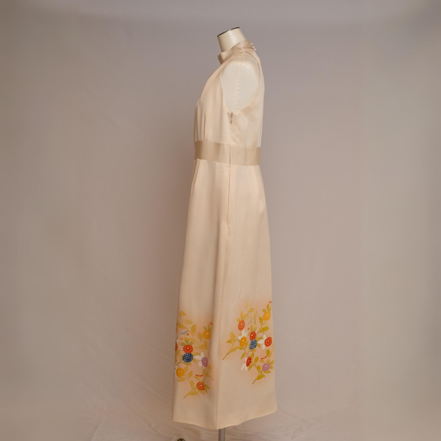 Robe dos nu | Orange clair avec chrysanthème coloré