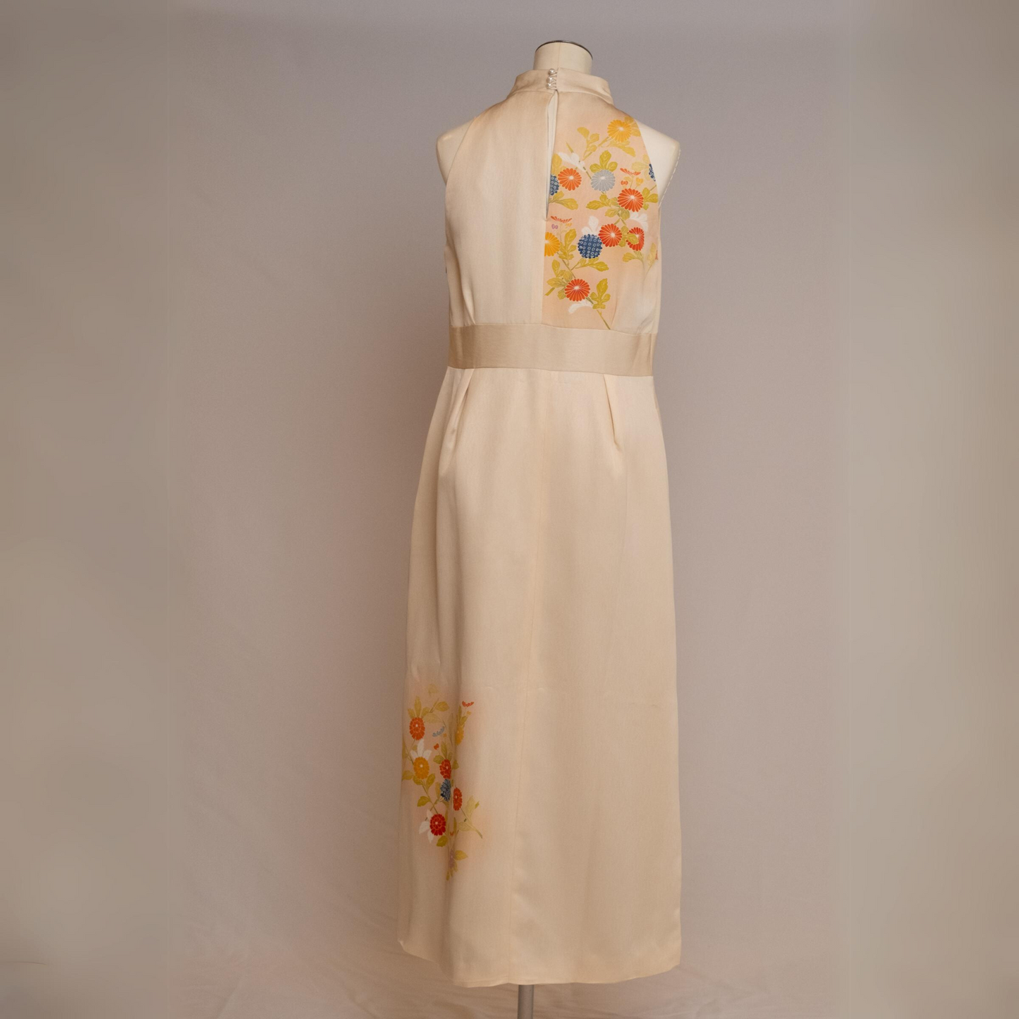 Robe dos nu | Orange clair avec chrysanthème coloré