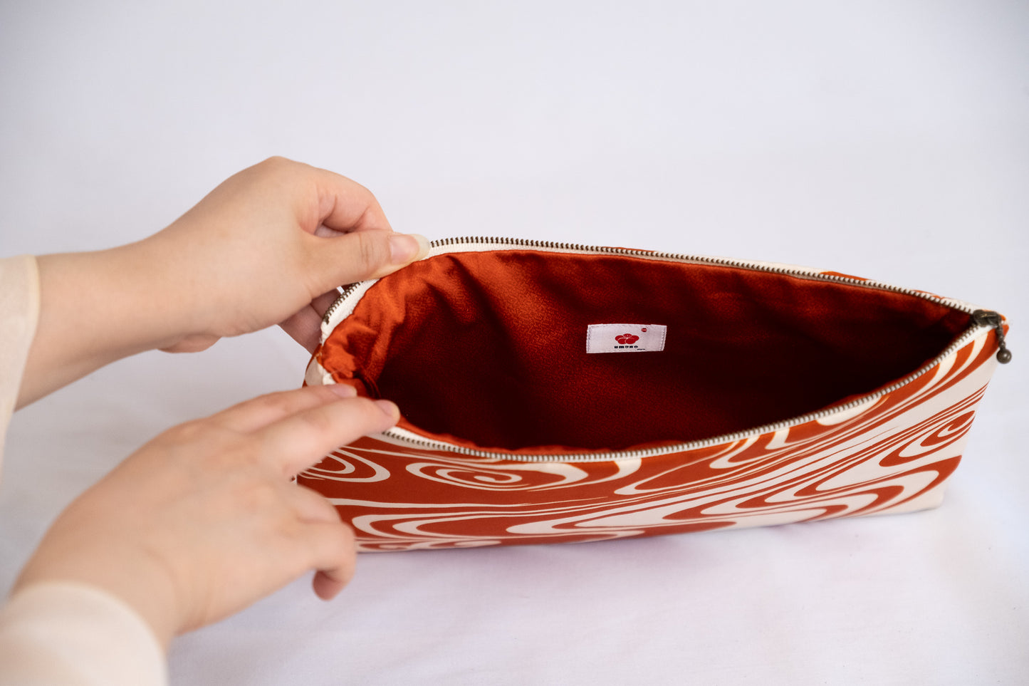 Darari Obi Flat Pouch | Vermillion Flowing Water