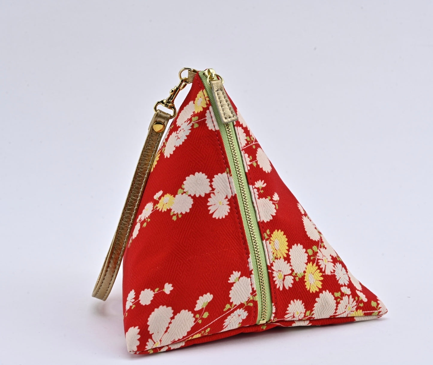 O juban Sankaku Pouch | yellow and white chrysanthemums