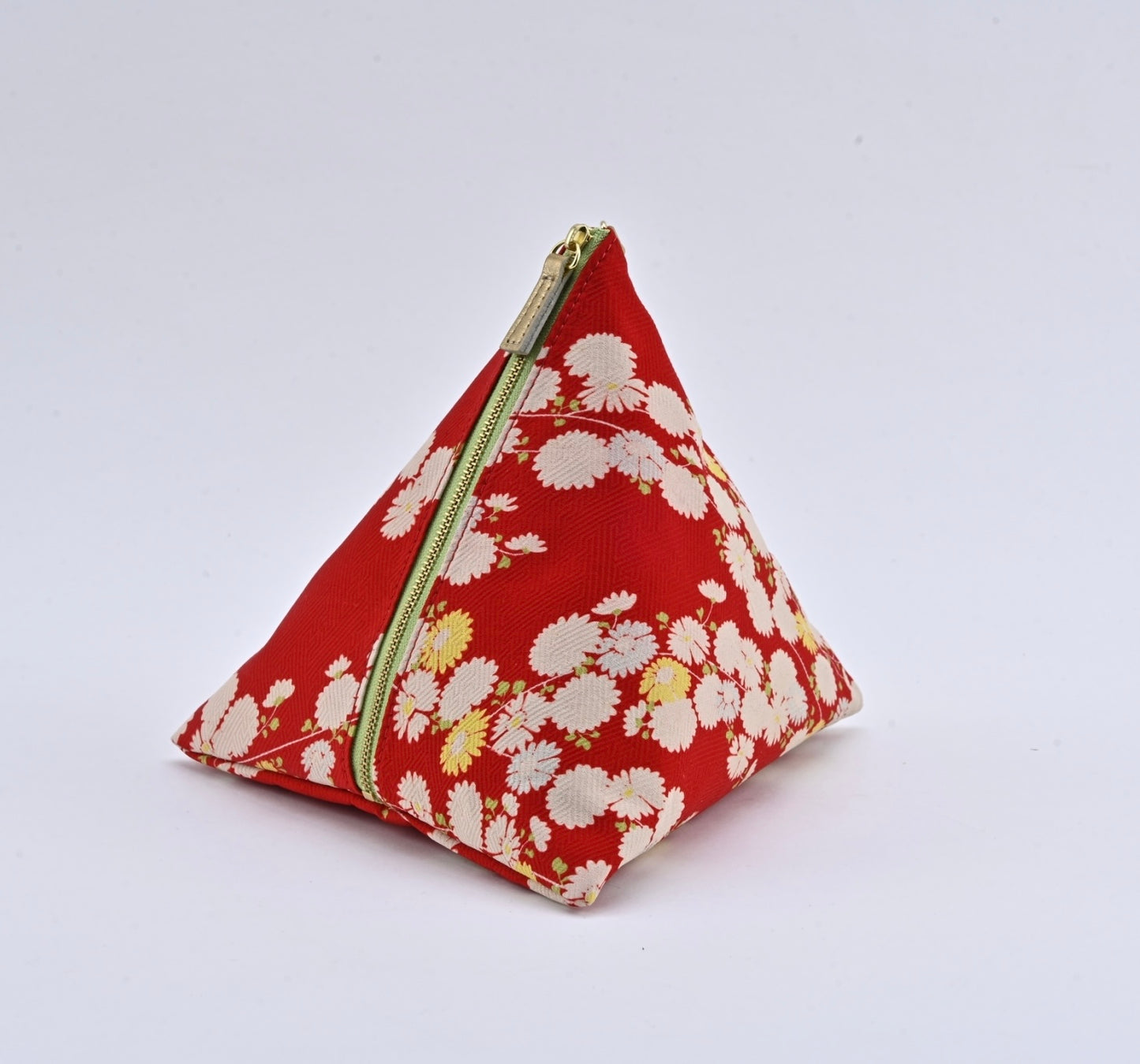 O juban Sankaku Pouch | yellow and white chrysanthemums