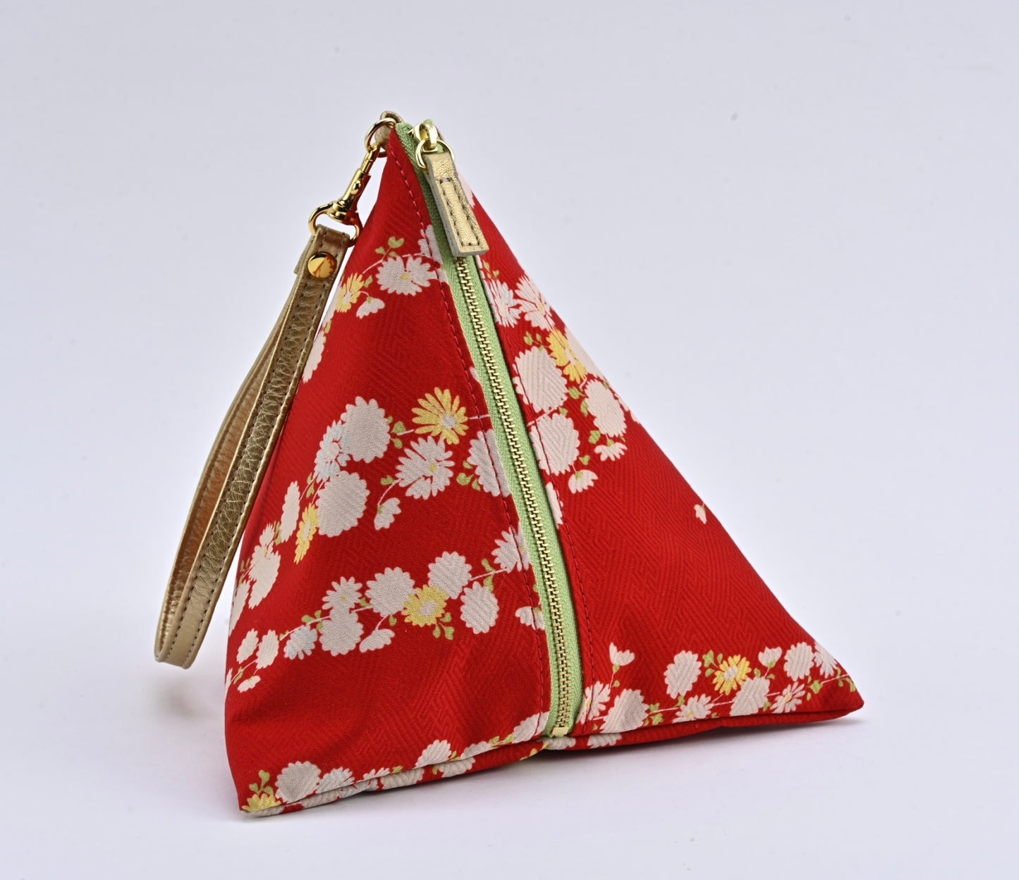 O juban Sankaku Pouch | yellow and white chrysanthemums